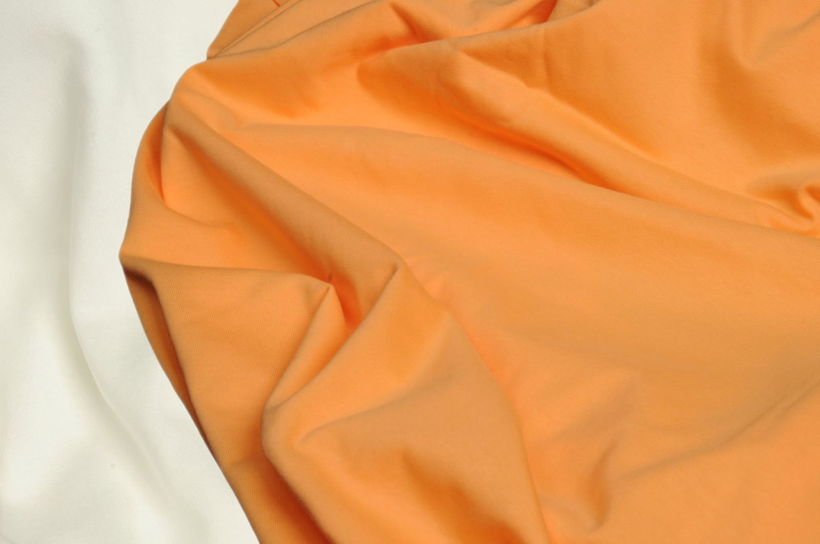 Finished dyed knitted fabric